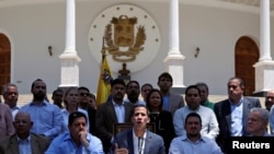 El presidente encargado de Venezuela, Juan Guaidó, presentó balance tras tres días de apagón nacional en sede del Palacio Federal Legislativo. Foto: Reuters