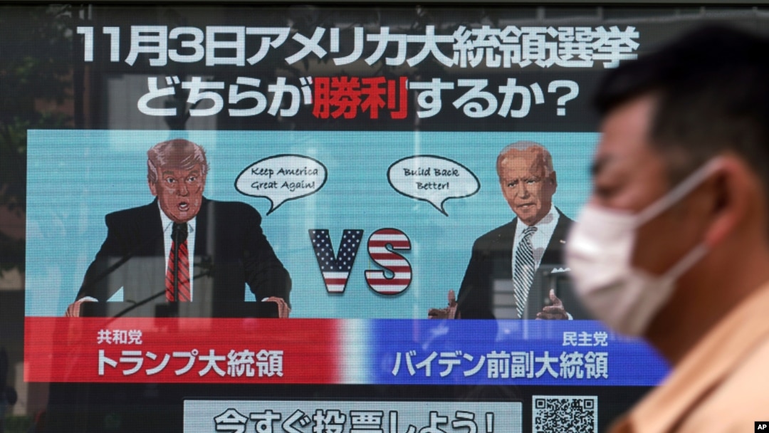 Ilustrasi Presiden AS Donald Trump (kiri) dan mantan Wakil Presiden AS Joe Biden menjelang Pilpres AS di Tokyo, Jepang, 26 Oktober 2020. (Foto: dok).