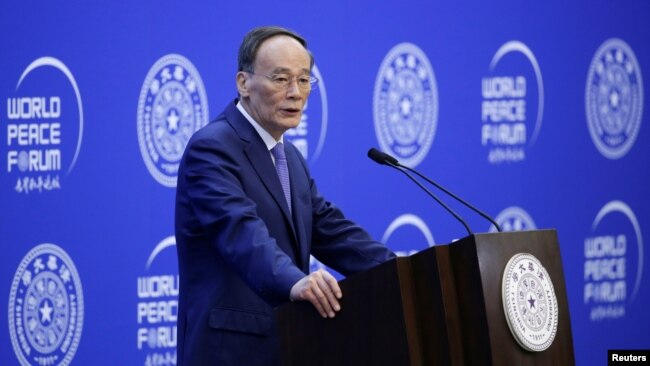中国国家副主席王岐山2019年7月8日在北京清华大学举行的第八届世界和平论坛开幕式上讲话。