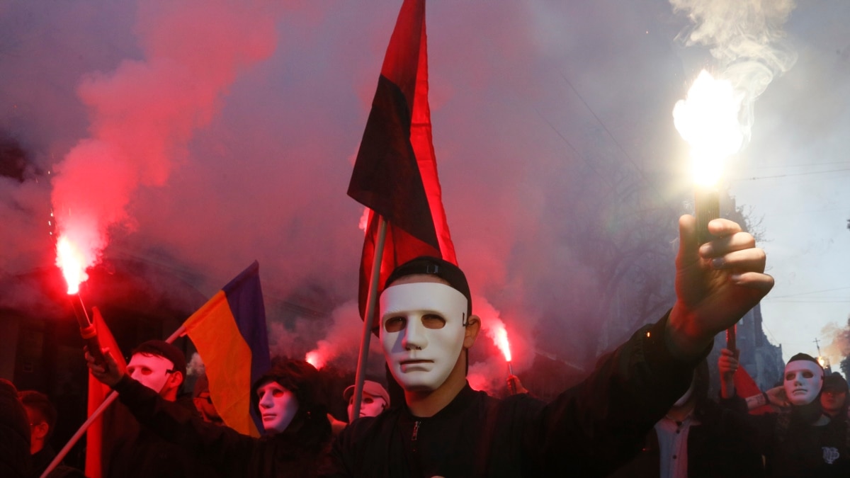 Why is the red and black flag, seen at rallies in support of Ukraine,  causing such a stir?