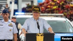 El presidente de Ecuador, Guillermo Lasso, se dirige a la audiencia durante una presentación de las fuerzas policiales que se asignarán para garantizar la seguridad de los ciudadanos, en Guayaquil, Ecuador, el 31 de marzo de 2023.