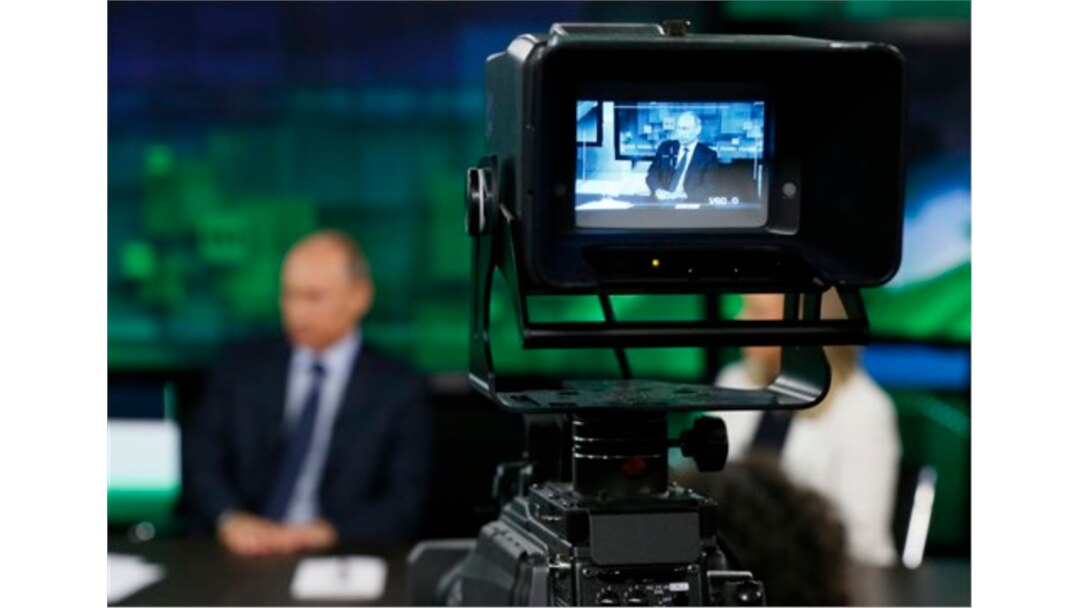 Rossiya Prezidenti Vladimir Putin RT kanaliga intervyu bermoqda, Moskva, 2013-yil, 11-iyun