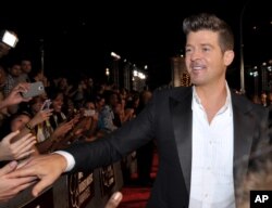 Robin Thicke arrives at the MTV Video Music Awards at Barclays Center, Aug. 25, 2013, in the Brooklyn borough of New York.