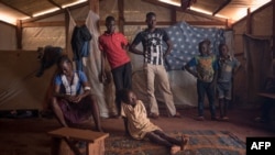 De jeunes déplacés musulmans, camp de réfugiés, Petit Séminaire de Bangassou, République centrafricaine, le 14 août 2017.