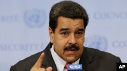 Nicolás Maduro dijo haber visto a un Santos que no conocía y que se le pareció al expresidente colombiano Francisco de Paula Santander,rival de "El Libertador" Simón Bolívar.