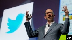 Mantan CEO Twitter Dick Costolo, mundur karena kritikan atas kinerja keuangan Twitter yang mengecewakan dan turunnya harga saham. (Foto: Dok)