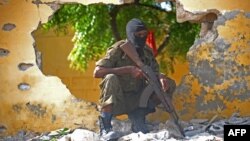 Wani mayakin al-Shabab a sansanin da suka kai hari