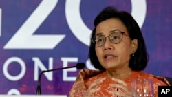 주요 20개국(G20) 재무장관·중앙은행 총재 회의 개최국인 인도네시아의 스리 물랴니 인드라와티 재무장관이 16일 폐막식에서 성과를 설명하고 있다.