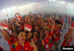 Delegasi Indonesia saat upacara penutupan Asian Games 2018. (REUTERS/Athit Perawongmetha)