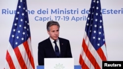 امریکی وزیر خارجہ اٹلی کے جزیرے کیپری میں گروپ سیون کے وزرائے خارجہ کے اجلاس کےاختتام پر ایک پریس کانفرنس سے خطاب کرتے ہوئے، فوٹو رائٹرز 19 اپریل 2024