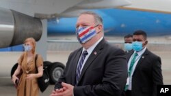 Menteri Luar Negeri AS Pompeo saat akan bertolak ke Maladewa dari bandara Kolombo, Sri Lanka, 28 Oktober 2020. (AP Photo/Eranga Jayawardena)