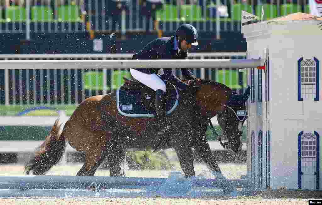 Ramiro Quintana (ARG) of Argentina riding Appy Cara fails to clear the obstacle during the Equestrian&#39;s Show Jumping individual qualification at the Olympic Equestrian Center in Rio de Janeiro, Brazil.