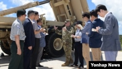 지난달 18일 미군이 처음으로 괌 기지에 배치한 사드 포대를 한국 언론에 공개했다. (자료사진)