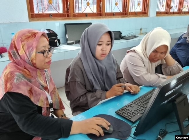 Hanifah Atmi Nurmala (paling kiri) -- Aktivis hak anak dari Komite Edukasi Masyarakat Anti Fitnah Indonesia (Mafindo). (Dokumentasi Pribadi)
