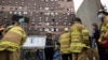 Petugas damkar bekerja di luar sebuah apartemen yang dilanda kebakaran di Bronx, New York, hari Minggu 9 Januari 2022. 