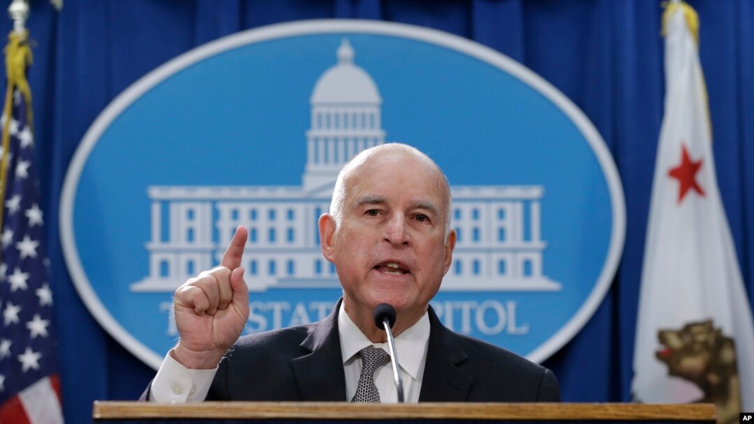 El gobernador de California, Jerry Brown, ha declarado estado de emergencia por los incendios forestales.