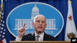 El gobernador de California, Jerry Brown, ha declarado estado de emergencia por los incendios forestales.