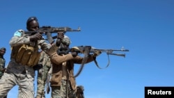 Forças de segurança de Puntland após capturarem uma base do Estado Islâmico na cordilheira Cal Miskaad, em Bari (Foto de Arquivo)