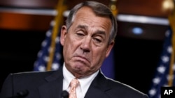 El presidente de la Cámara de Representantes, John Boehner, está tratando de aplacar las presiones más conservadoras, que preferirían dejar sin presupuesto al DHS antes que ceder ante el presidente Obama.