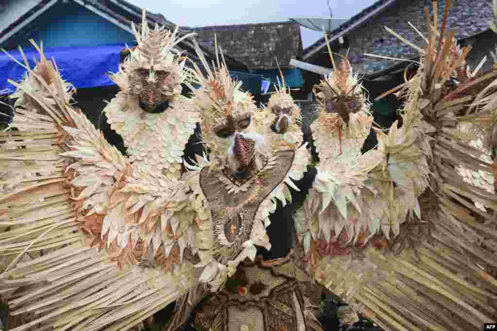 Dancers airs  earlier  performing astatine  the Five Mountains Folk Festival, started by farmers connected  the slopes of Mount Merapi Merbabu, successful  Magelang, Central Java.