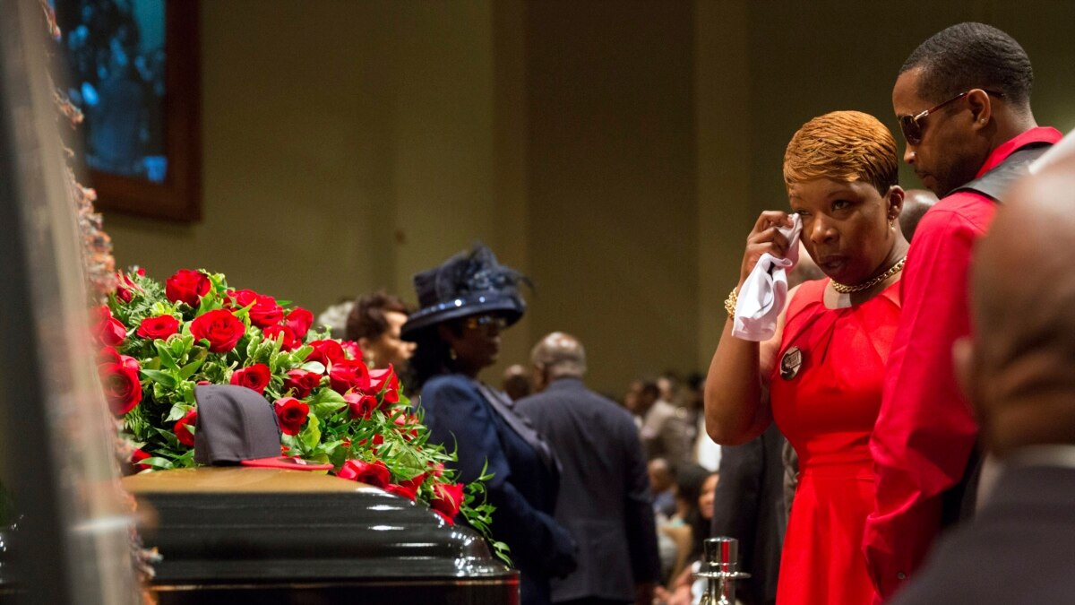 Mourners file past the casket of former St. Louis Cardinals great