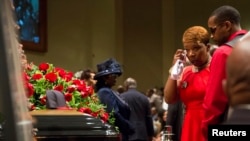 Lesley McSpadden reacts at the casket of her son Michael Brown during the funeral services at Friendly Temple Missionary Baptist Church in St. Louis, Missouri, Aug. 25, 2014. 
