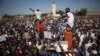 Des manifestants lors des protestations contre Blaise Compaoré à Ouagadougou, Burkina Faso, le 28 octobre 2014.