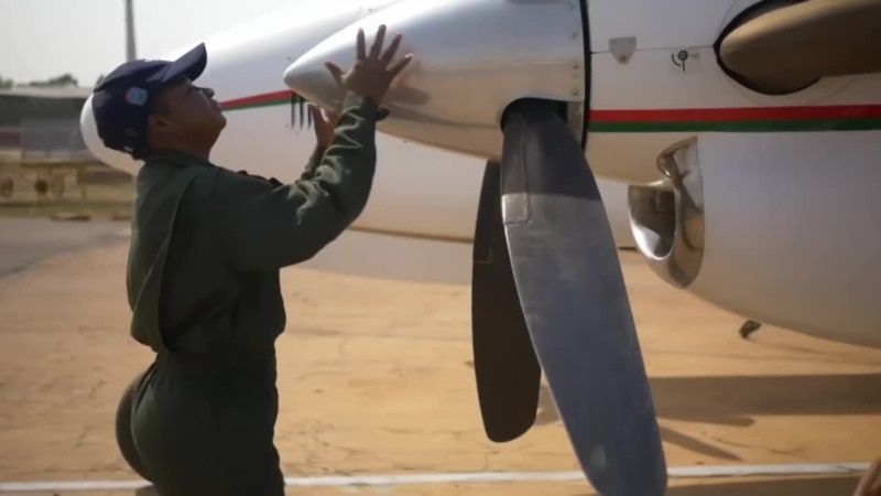 Honorine Moyenga, première femme pilote dans l'armée de l'air du Faso