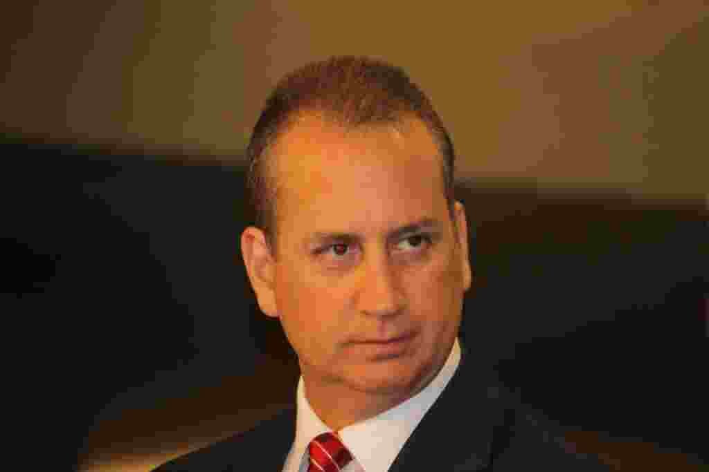 Mario Diaz-Balart visita la VOA