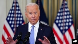 Presiden AS Joe Biden berbicara mengenai beberapak hal termasuk respon terhadap pandemi dalam acara di Ruang Makan di Gedung Putih, Washington, 24 September 2021. (Foto: AP/Patrick Semansky)