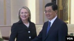克林顿代表奥巴马出席APEC峰会 将与胡锦涛会晤(美国之音视频截图)