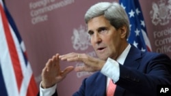 El secretario de Estado, John Kerry, habla en una conferencia de prensa en Londres.