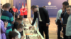 Predsednik Srbije i Srpske napredne stranke Aleksandar Vučić povlači potez u šahu sa mladim šahovskim talentima, Foto: video grab