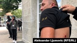 Demonstrant povrijeđen gumenim metkom (Foto: Rojters/Stevo Vasiljevic)