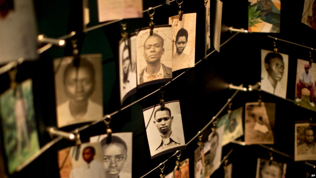 Foto para korban kejahatan perang di Museum Genosida di Kigali, Rwanda (foto: dok). Kepala intelijen Rwanda yang dituduh melakukan kejahatan perang, Jenderal Karenzi Karake, telah ditangkap di Inggris.