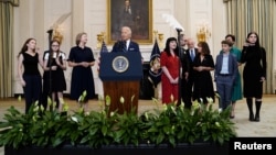 Presiden AS Joe Biden berbicara tentang pembebasan warga Amerika yang ditahan di Rusia di ruang Oval Gedung Putih, Washington DC Kamis (1/8). 