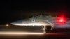 资料照片: 2024年4月14日一架以色列战机在执行拦截来自伊朗的空中威胁后停在一个秘密机场