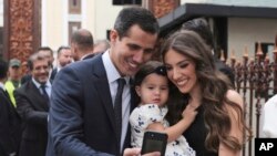 Juan Guaidó, el presidente interino de Venezuela, es el mayor de seis hermanos, está casado y tiene una hija de un año y medio.