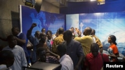 Dans les studios de la télévision d'Etat du Burkina Faso, le 2 novembre 2014 (archives)