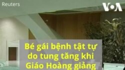 Giáo Hoàng để bé gái bệnh tật tự do tung tăng trước cử tọa