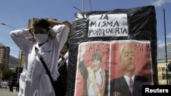 Protesta frente a la embajada de EE.UU. en La Paz. Piden la extradición del ex presidente Sánchez de Lozada. También arremeten contra Evo Morales.