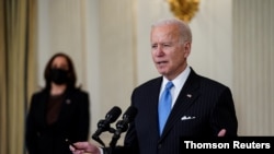 El presidente de EE. UU., Joe Biden, habla sobre la respuesta al coronavirus por parte de su administración el martes, 2 de marzo de 2021, en la Casa Blanca, en Washington, D.C.