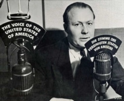 Robert Bauer, phát thanh viên đài VOA