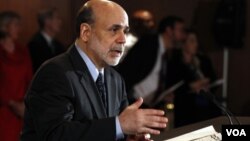 El presidente de la Reserva Federal, Ben Bernanke, ha defendido los bajos intereses mientras el crecimiento sea moderado.