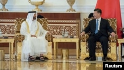 中国国家主席习近平2018年7月19日在阿联酋首都阿布扎比同阿布扎比王储穆罕默德举行会谈。
