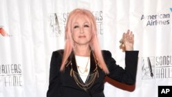 La cantante Cyndi Lauper en la 46 Ceremonia Anual de Presentación al Salón de la Fama de Cantautores. Hotel Marriott Marquis, Nueva York, 18 de junio de 2015.