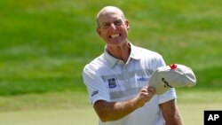 Jim Furyk celebrates after shooting a course and PGA-record 58 during the final round of the Travelers Championship golf tournament in Cromwell, Conn., Sunday, Aug. 7, 2016.