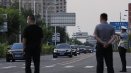 A group of vehicles arrives to a hotel where U.S. Deputy Secretary of State Wendy Sherman met with Chinese officials, in Tianjin, China July 25, 2021. (REUTERS/Tingshu Wang)