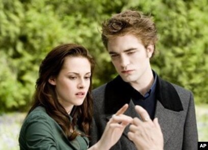 Latest Twilight Saga 'New Moon' Features Teenage Love, Supernatural Secret