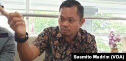 Kuasa Hukum Tim Advokasi Papua, Tigor Gemdita Hutapea, Rabu, 26 Februari 2020/. (Foto: Sasmito Madrim/VOA)